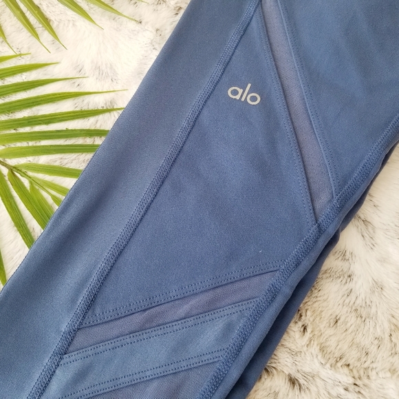 Alo Epic High Waisted leggings in cobalt blue M - Picture 7 of 7